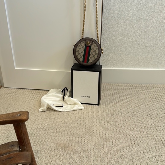 Gucci Beige Round Bag with Gold Chain - rarely used, great condition! - Picture 14 of 14